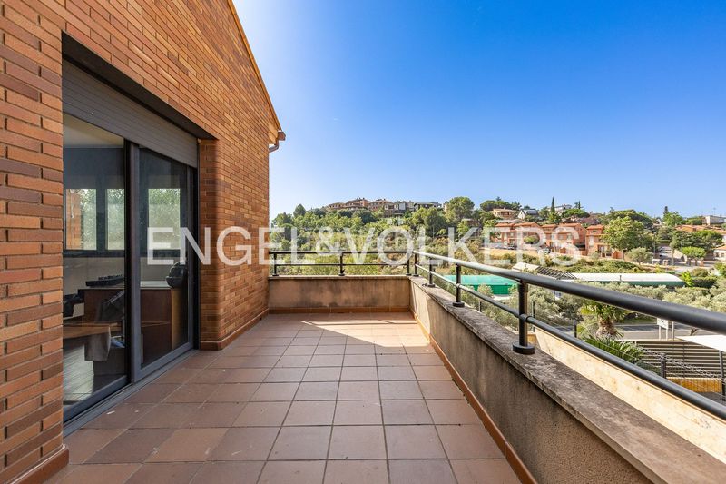Foto 0e7acd85-cca6-47de-8e9a-48fbf3ed7962. Casa amb calefacció aparcament piscina a Eixample - Can Bogunyà Castellar del Vallès