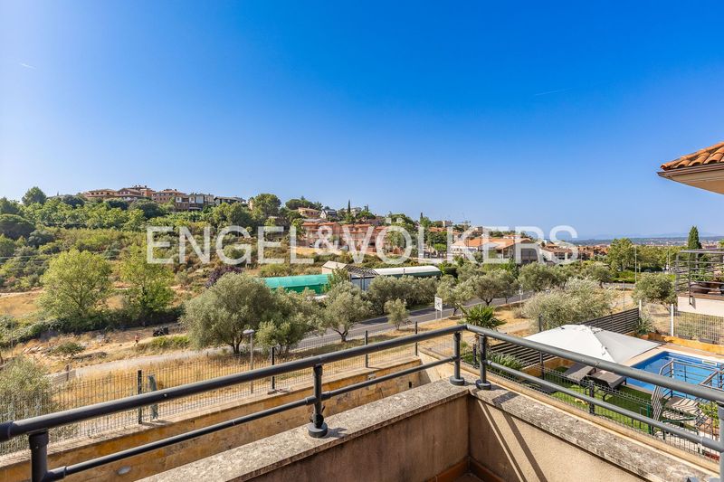 Foto 0fbecf6e-9dab-4551-9e1e-57c72a059f23. Casa amb calefacció aparcament piscina a Eixample - Can Bogunyà Castellar del Vallès