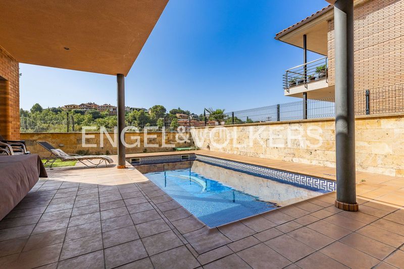 Foto 31b53982-0863-4c04-8af6-d0977763a721. Casa amb calefacció aparcament piscina a Eixample - Can Bogunyà Castellar del Vallès