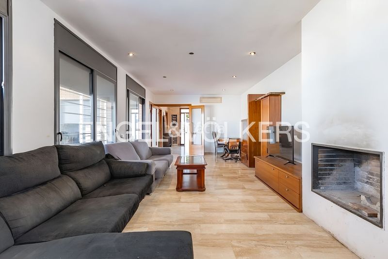 Foto 4683a4da-88ab-44a3-9597-5fd4204695a0. Casa amb calefacció aparcament piscina a Eixample - Can Bogunyà Castellar del Vallès