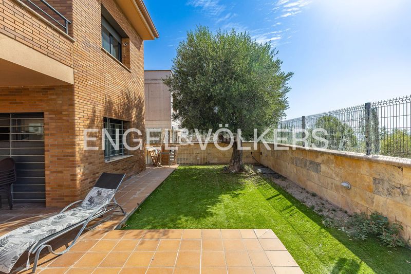 Foto 68704eb5-371b-402e-8105-94d2769c0c0c. Casa amb calefacció aparcament piscina a Eixample - Can Bogunyà Castellar del Vallès