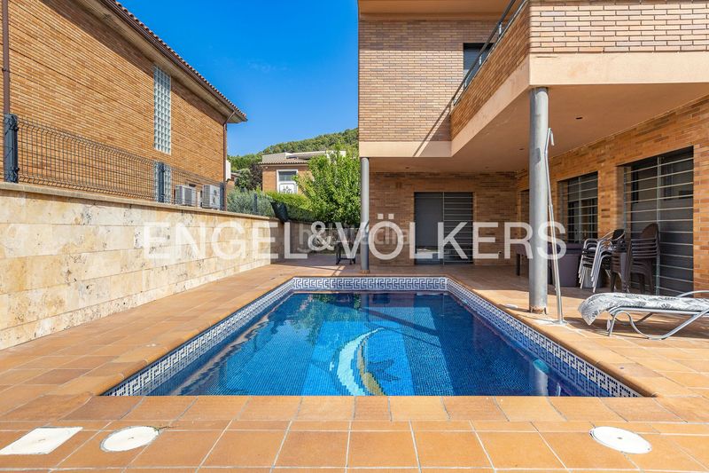 Foto de9784ed-a084-477f-93b1-8a7964e2ecb5. Casa amb calefacció aparcament piscina a Eixample - Can Bogunyà Castellar del Vallès