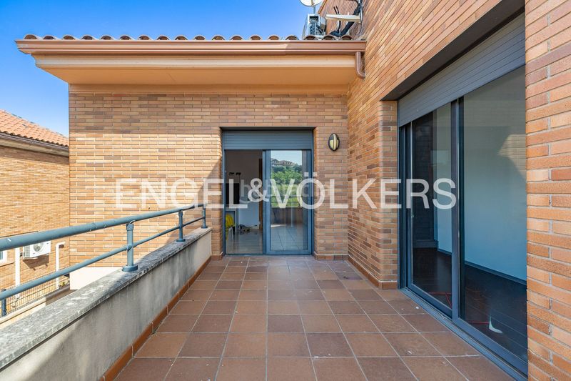 Foto e7709932-05d2-4f8c-bcdd-d6e18912171d. Casa amb calefacció aparcament piscina a Eixample - Can Bogunyà Castellar del Vallès