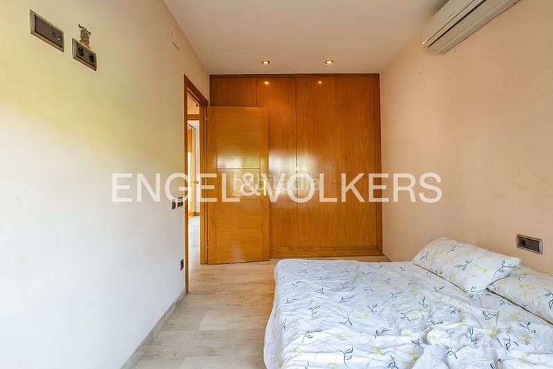 Foto f0a36b74-a8b3-4c59-9e5e-cdb31a249d07. Casa amb calefacció aparcament piscina a Eixample - Can Bogunyà Castellar del Vallès