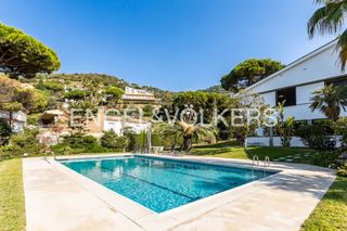Casa a Mas Ram. Exclusiva propiedad con impresionante jardín y piscina en mas ra