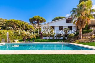 Casa a Mas Ram. Exclusiva propiedad con impresionante jardín y piscina en mas ra