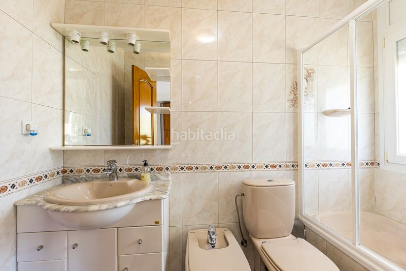 Foto 00688974-8434-4e6c-be69-9a7a2dce7de0. Casa amb calefacció aparcament piscina a Torrent Ballester Viladecans