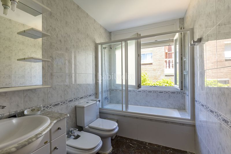 Foto 0a4b9c61-5d28-46e6-8801-5e6c004c5584. Casa amb calefacció aparcament piscina a Torrent Ballester Viladecans