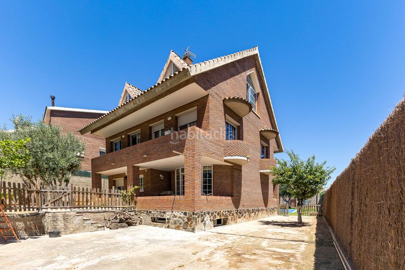 Foto 1a11cdb6-bbfb-473b-883d-aa9388fc361f. Casa amb calefacció aparcament piscina a Torrent Ballester Viladecans