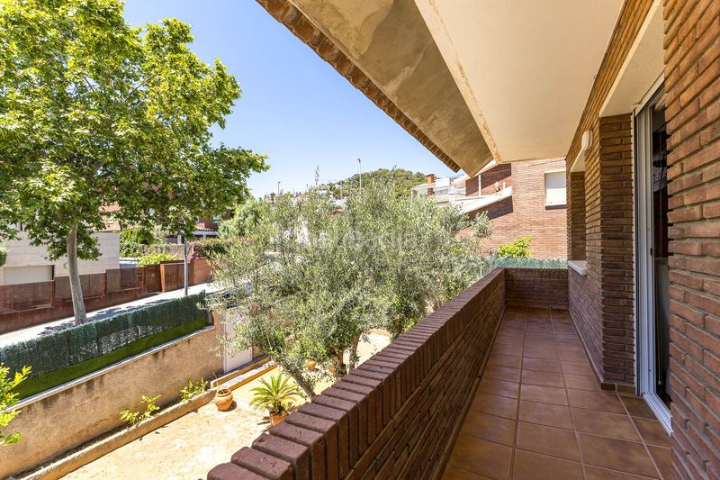 Foto 1c8743b3-e31c-4cb8-9b62-1e09e4d4b0fd. Casa amb calefacció aparcament piscina a Torrent Ballester Viladecans