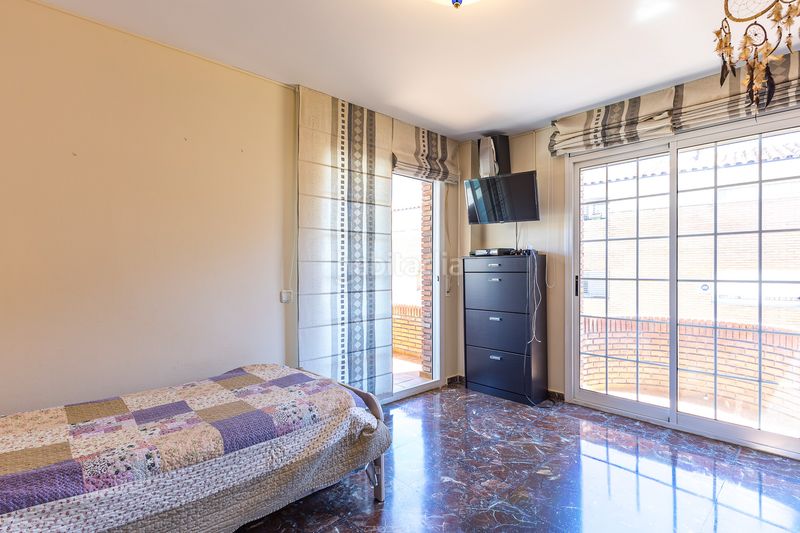 Foto bd996910-2610-4945-af49-e1f5e66d6f2e. Casa amb calefacció aparcament piscina a Torrent Ballester Viladecans