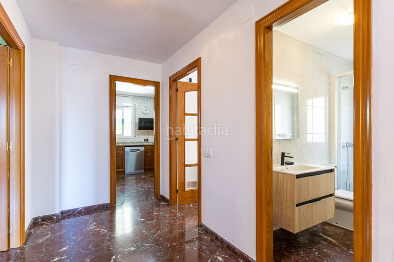 Foto c85d9e51-e1e2-4bd3-aca8-8e8e39c87793. Casa amb calefacció aparcament piscina a Torrent Ballester Viladecans