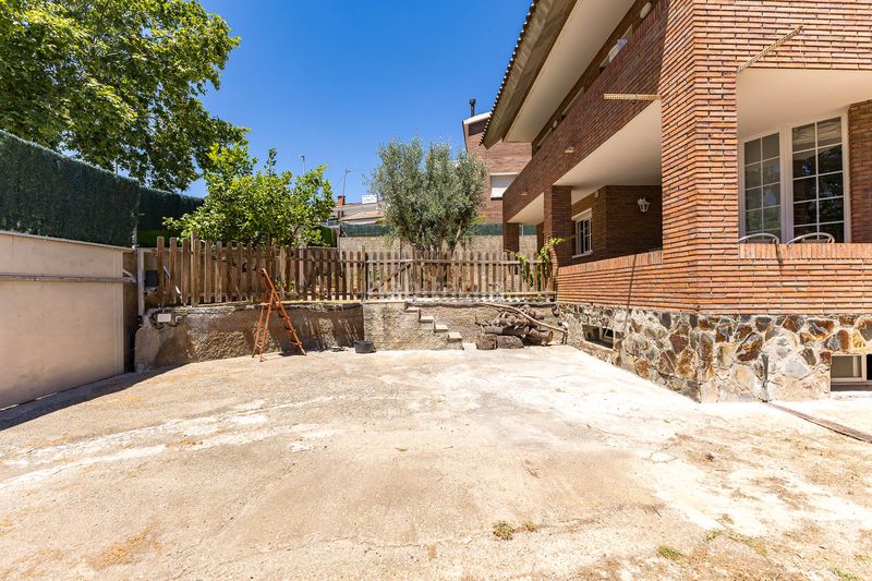 Foto ccd3a24c-27c7-4f6b-98f7-0c9928b841b7. Casa amb calefacció aparcament piscina a Torrent Ballester Viladecans