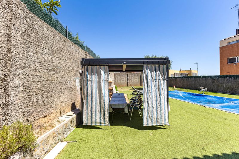 Foto dd4d33e2-abf9-47fa-901b-b24f8e1bf655. Casa amb calefacció aparcament piscina a Torrent Ballester Viladecans
