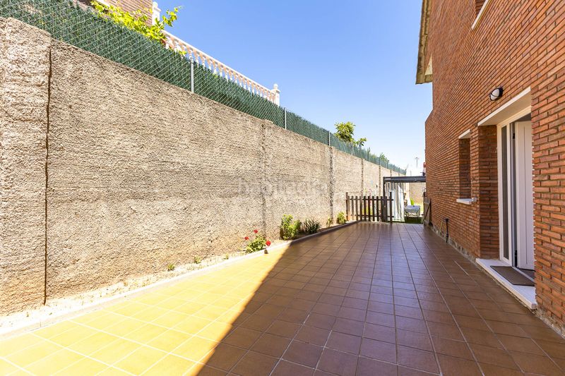 Foto f090bb72-9d38-4841-9997-b51dd0059950. Casa amb calefacció aparcament piscina a Torrent Ballester Viladecans