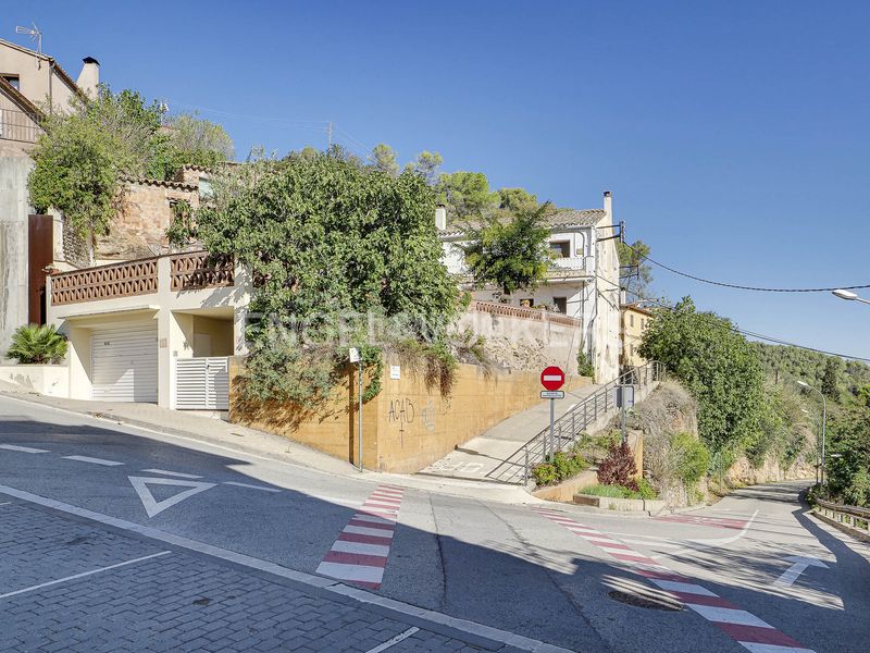 Foto 226e6fa6-4a9e-4602-a32a-d88c679efca8. Casa amb calefacció aparcament a Torrelles de Llobregat