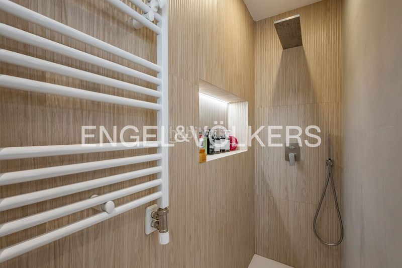 Foto 1645f405-2c11-40fd-b241-d3cc64ba71cd. Apartamento casa con espacios independientes en la miranda en Sant Just Desvern