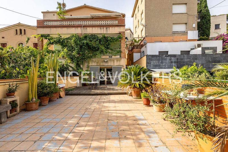 Foto 1d3d6055-71aa-4551-a911-70981a0067fc. Apartamento casa con espacios independientes en la miranda en Sant Just Desvern