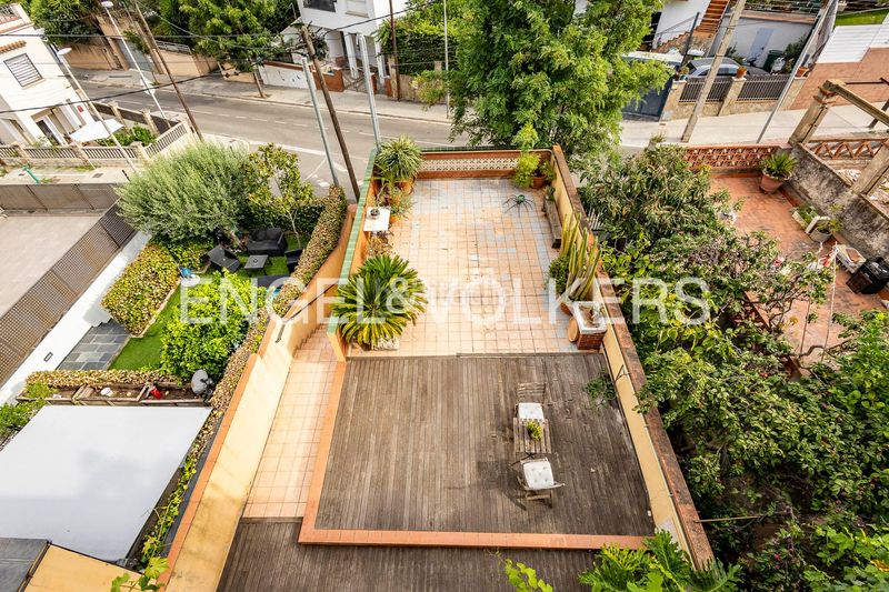 Foto 29a692c7-5b31-406a-9fd2-483019411791. Apartamento casa con espacios independientes en la miranda en Sant Just Desvern