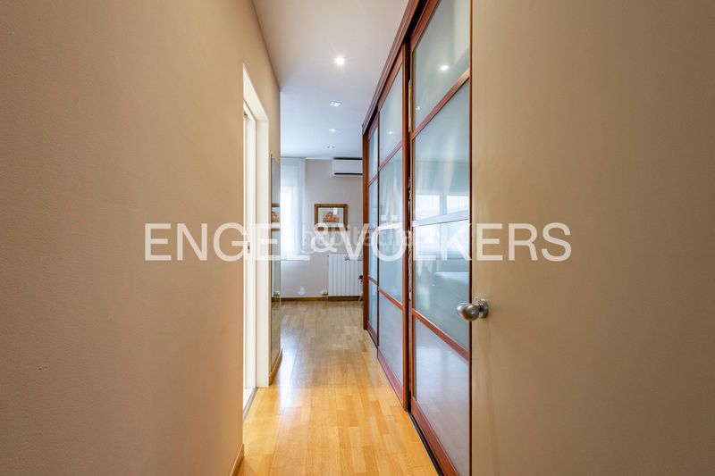 Foto 8cfaf2cb-d902-4611-8057-9172db0df75b. Apartamento casa con espacios independientes en la miranda en Sant Just Desvern