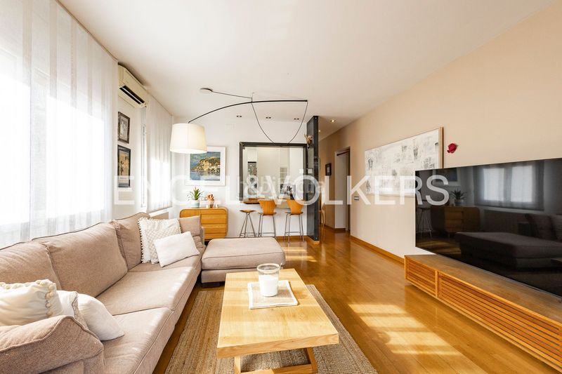 Foto ab61f8ca-b41b-4d30-87ac-3b1a26f239f0. Apartamento casa con espacios independientes en la miranda en Sant Just Desvern