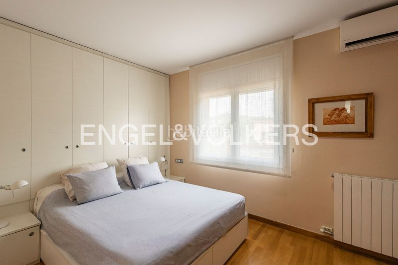 Foto e898cdec-6bc0-4e63-928a-b7a3dc1806ac. Apartamento casa con espacios independientes en la miranda en Sant Just Desvern