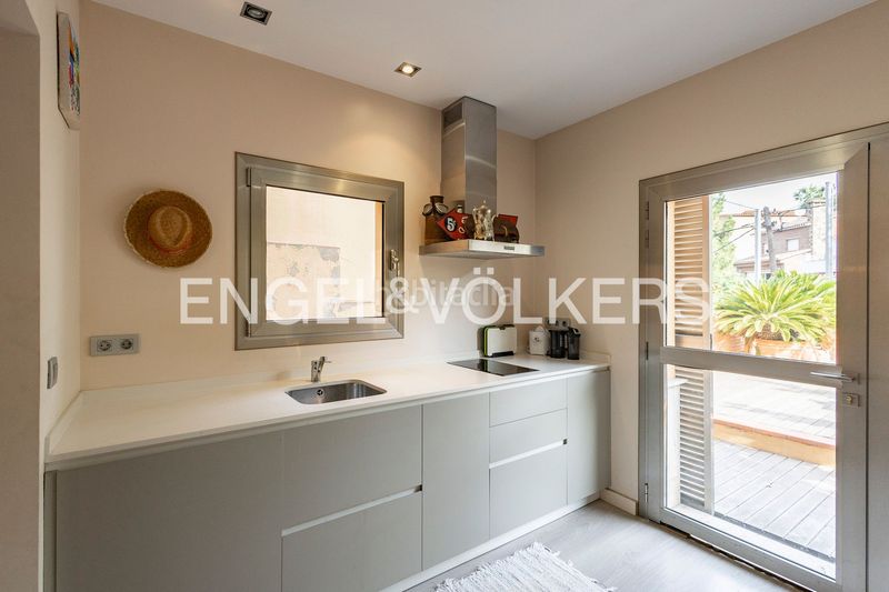 Foto f73cfcb1-62b9-4d55-996a-894f534ecd4a. Apartamento casa con espacios independientes en la miranda en Sant Just Desvern