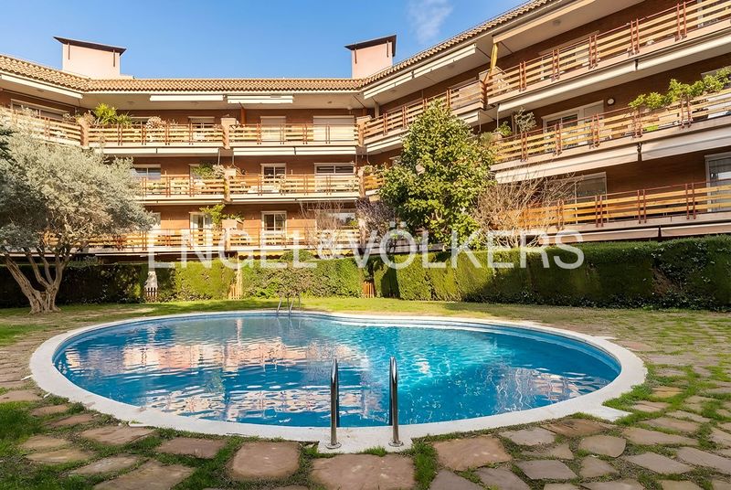 Foto 7ecb72a5-15c9-4685-93e3-2f4d044e0245. Pis amb calefacció piscina a Eixample Sant Cugat del Vallès