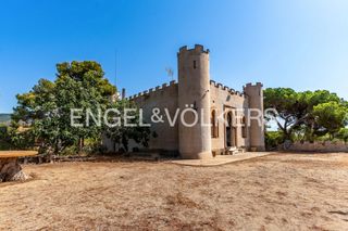 Casa in Canyet. Magnífica finca con excelentes vistas en badalona