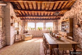 Casa adossada a Sant Vicenç de Castellet. Propiedad exclusiva con carácter y gran potencial de reforma
