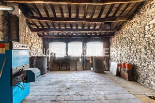 Reihenhaus in Sant Vicenç de Castellet. Propiedad exclusiva con carácter y gran potencial de reforma