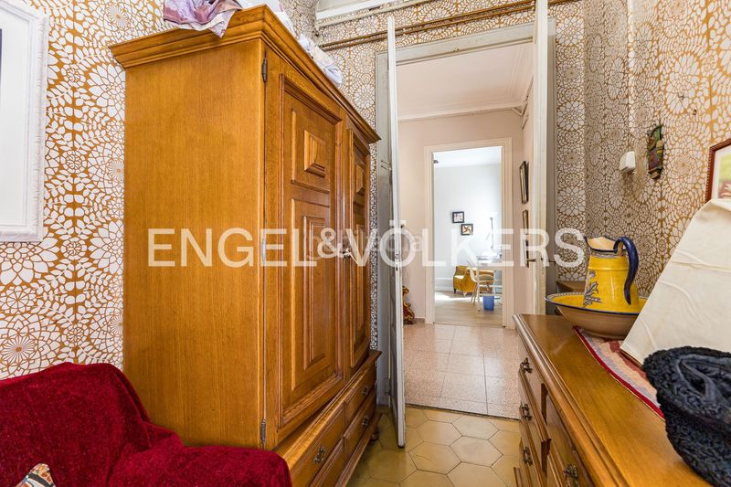 Foto 929bc81b-ea2a-46e3-9e81-bc7d75342572. Àtic amb calefacció a Dreta de l´Eixample Barcelona