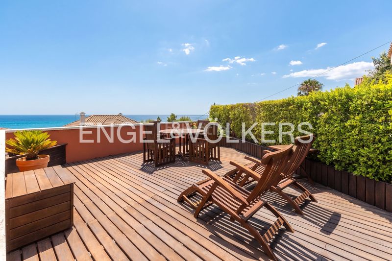 Foto 0c87ff67-a846-4076-a647-9fa551c64931. Casa amb calefacció aparcament piscina a Califòrnia-Santa Madrona Masnou (El)