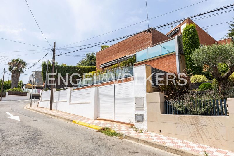 Foto c0b7f081-1608-4347-b8fb-047e93369082. Casa amb calefacció aparcament piscina a Califòrnia-Santa Madrona Masnou (El)