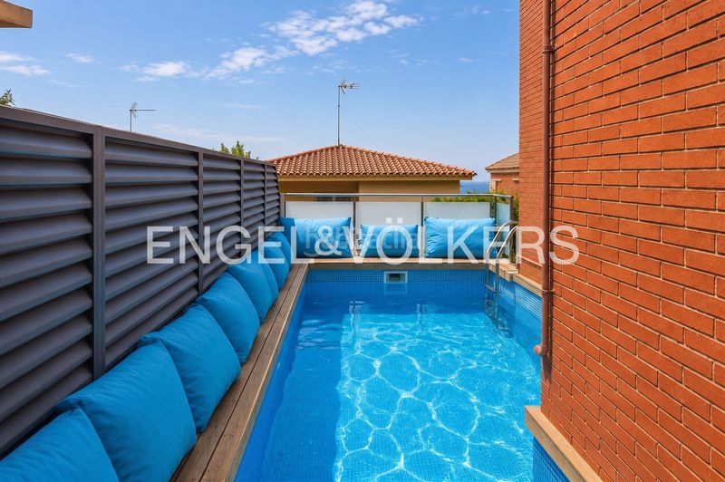 Foto f0c3b580-e675-4ea4-8c24-4a21f6ac4eec. Casa amb calefacció aparcament piscina a Califòrnia-Santa Madrona Masnou (El)
