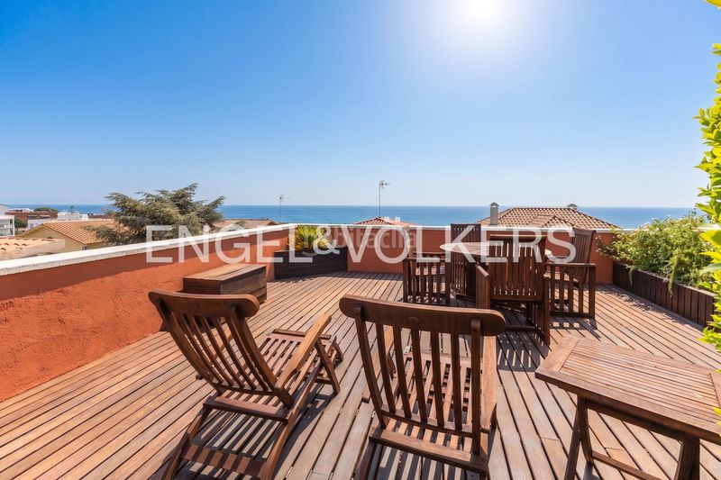 Foto f18cd55d-c8db-4be9-9569-2f5e0740a50c. Casa amb calefacció aparcament piscina a Califòrnia-Santa Madrona Masnou (El)
