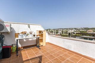 Appartamento in Coma-ruga Platja. Exclusivo ático con solárium privado y licencia turística en pri