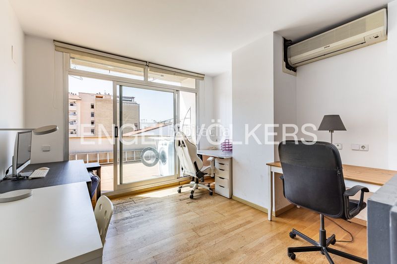 Foto cda5ebca-e9db-4d04-850a-f8a2c6dbe8ea. Casa adossada amb calefacció aparcament a Gràcia Sabadell