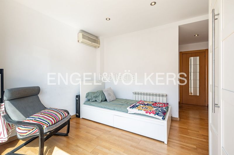 Foto ea6ee03a-01c3-46bc-a455-162957bd771e. Casa adossada amb calefacció aparcament a Gràcia Sabadell