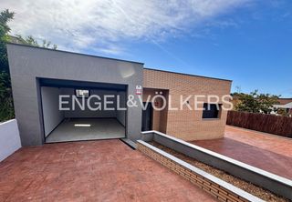 Affitto Casa in Els Avets-Can Serrafossà-Ximelis. Fantástica casa de obra nueva en rubí