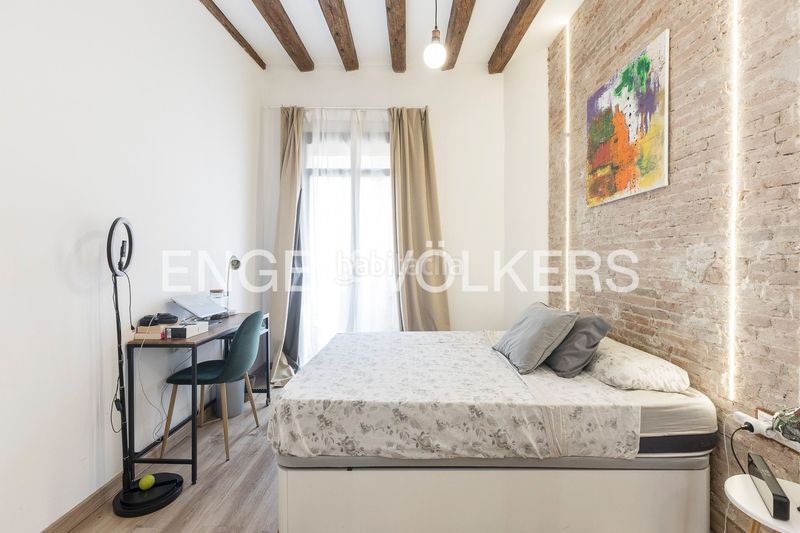 Foto 4a83f5db-d875-4f8e-9ee2-97634abc085f. Àtic amb calefacció a Raval Barcelona