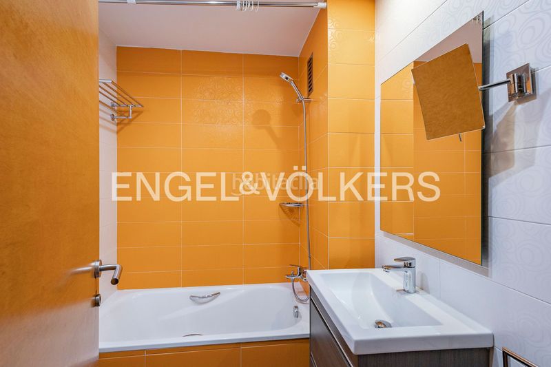 Foto bce3f8b8-c759-407a-812b-0b14718a0b4b. Pis amb calefacció aparcament a Sagrada Família Barcelona