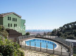 Rent Semi detached house in Vallcarca - Penitents. Espectacular vivienda con terraza con vistas al mar