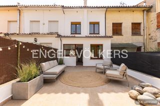 Casa a schiera in Torelló. Encantadora casa en torelló con gran terraza y espacio polivalen