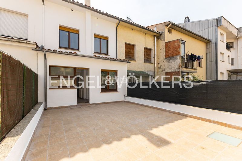 Foto 5236f7c1-2b9c-4046-b225-9f23c5836e36. Casa adossada amb calefacció a Torelló