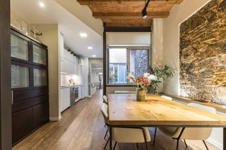 Ground floor in Vila de Gràcia. Exclusiva planta baja de diseño distribuida en tres niveles en g