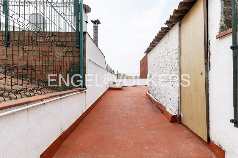 Foto 50d57101-40b3-4834-96c7-4150e2d61f24. Casa adossada amb calefacció aparcament a Can Rull Sabadell