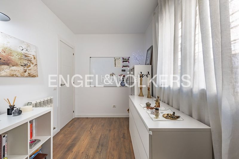 Foto 43da2831-e1a4-4480-8878-6d914d53b7a1. Planta baixa amb calefacció aparcament piscina a Terrassa