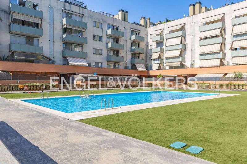Foto 4f3b7b0f-2ecf-4f73-9ecc-83c81e13ca39. Planta baixa amb calefacció aparcament piscina a Terrassa