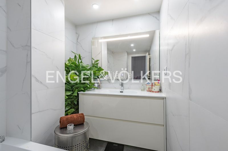 Foto c02c99b3-bf86-4bf9-b29a-f82bdd037a2c. Planta baixa amb calefacció aparcament piscina a Terrassa